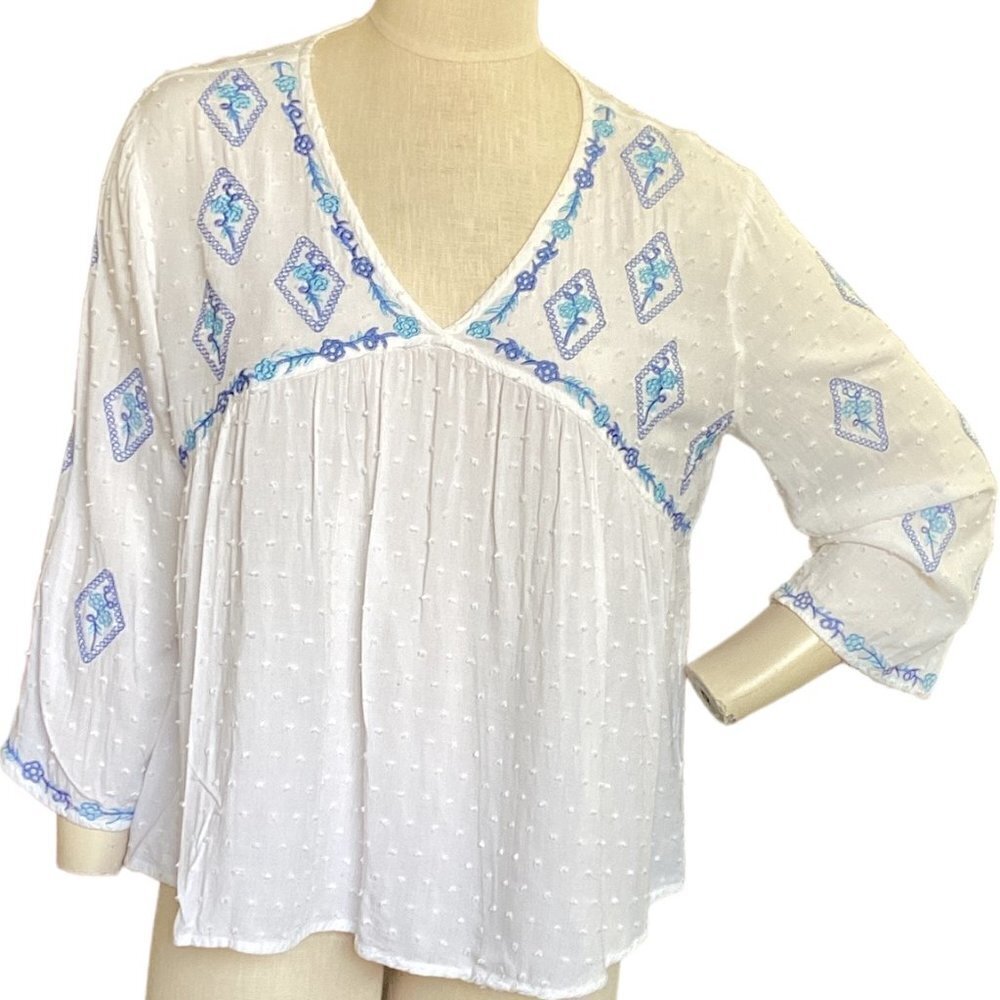 Solitaire White & Blue Embroidered Swiss Dot‎ Textured Top L 144N
